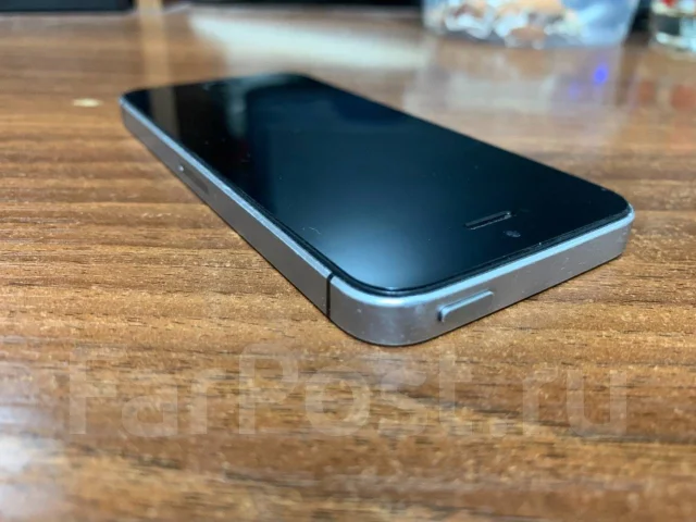 Apple iPhone SE. �/�, ������, 3G, 4G LTE, NFC ����