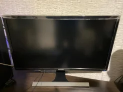 Samsung. 28" ����