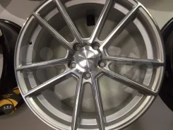 Vossen VPS-301. 8.0x18", 5x112, ET45, �� 66,6���. ����