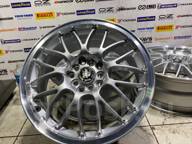 ����� �� Knight MESH. 7.0x17", 5x100, 5x114.3, ET52, �� 73,1���. ����