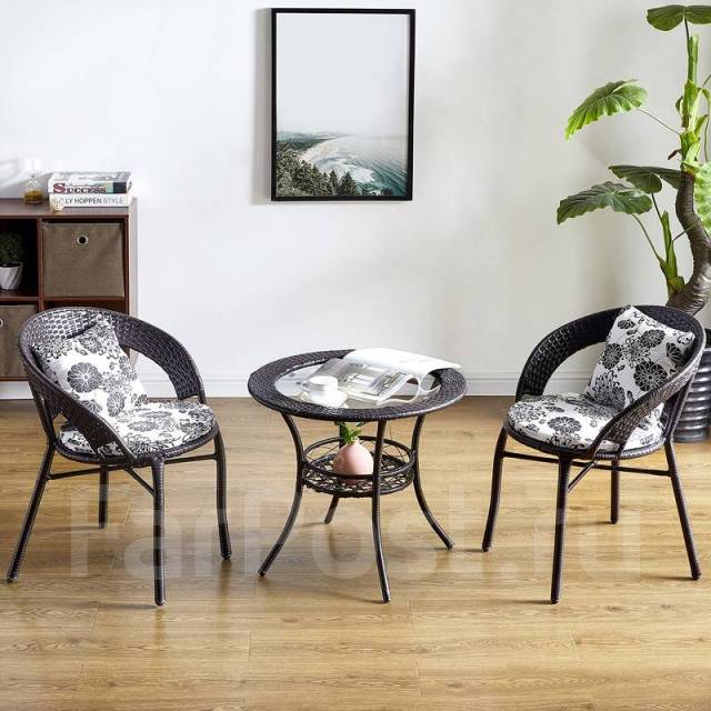 Комплекты обеденных столов со стульями