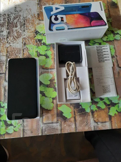 Samsung Galaxy A50. �/�, �����, 3G, 4G LTE, Dual-SIM, ����������, NFC ����