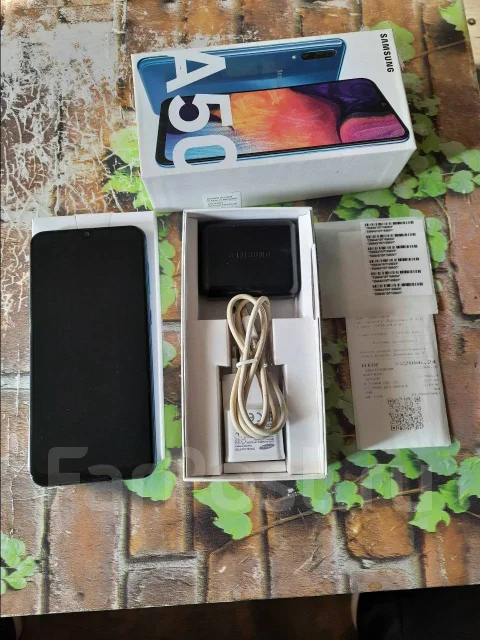 Samsung Galaxy A50. �/�, �����, 3G, 4G LTE, Dual-SIM, ����������, NFC ����