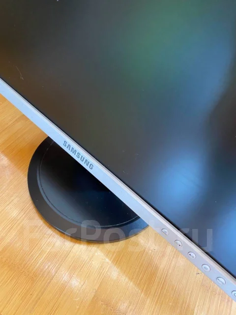 Samsung. 15" ����