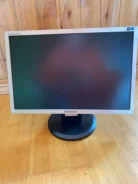 Samsung. 15" ����