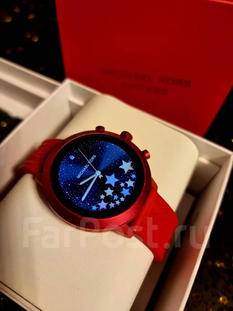 Michael Kors. NFC ����