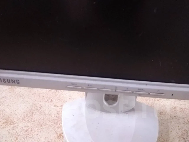 Samsung. 15" ����