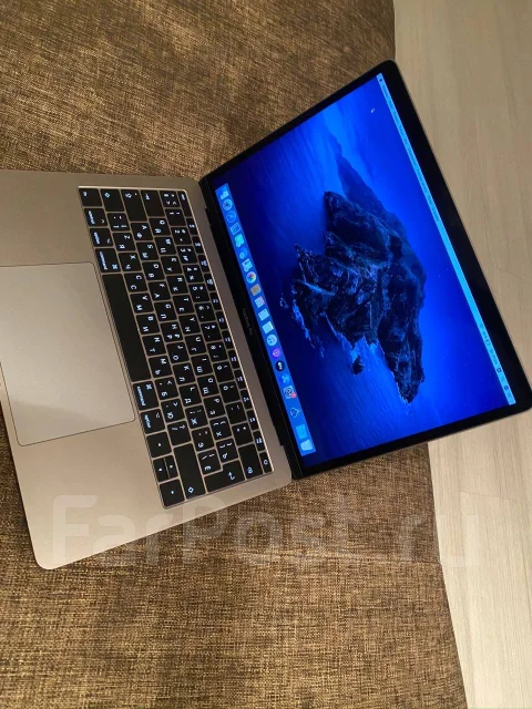 Apple MacBook Pro 13 2017 Mid. 13.3", ���� 256��� ����