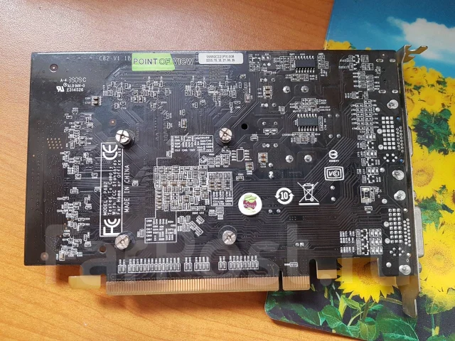GeForce GT 220 ����