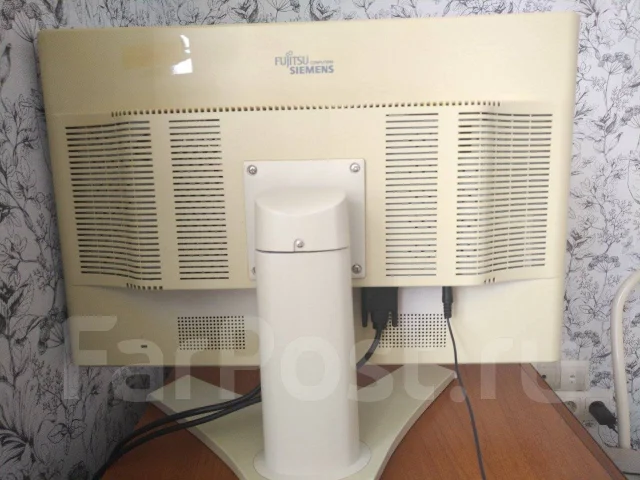 Fujitsu. 24" ����