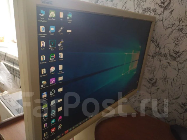 Fujitsu. 24" ����
