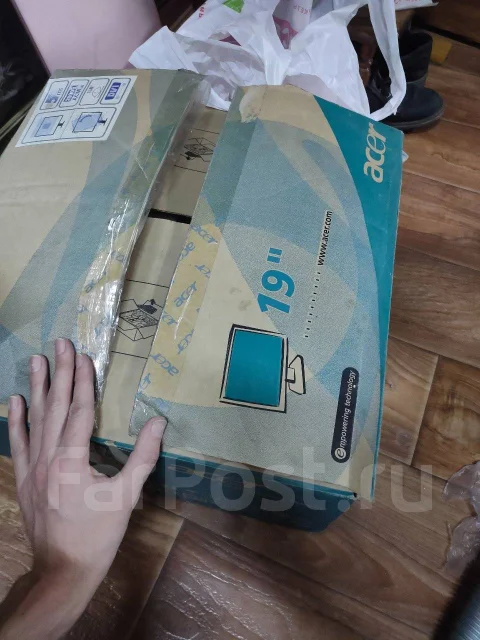 Acer. 19" ����