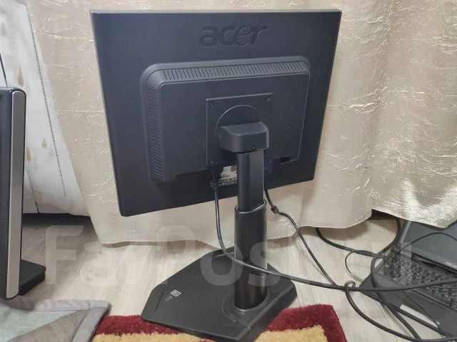 Acer. 19" ����