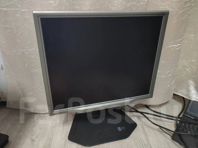 Acer. 19" ����