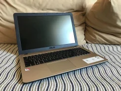 Asus VivoBook. 15.6", 3,1����, ��� 4 ��, ���� 500���, WiFi, Bluetooth, ����������� �� 8��. ����