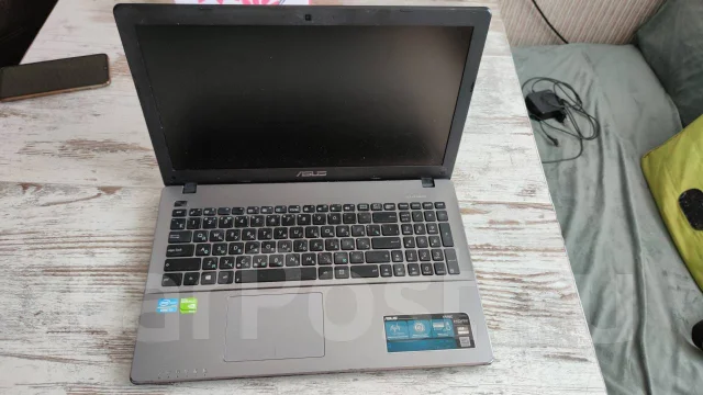 Asus X550CC. 15.6", 1,8����, ��� 8 ��, ���� 500���, WiFi: 1, Bluetooth: 1 ����