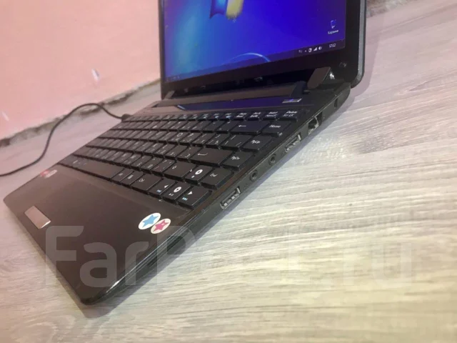 Asus Eee PC 1201T. 12.1", 1,6����, ��� 2048 ��, ���� 250���, WiFi: 1, Bluetooth: 1 ����