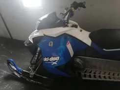 BRP Ski-Doo Summit ����