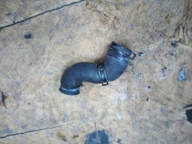 toyota 16571-46130 патрубок системы охлаждения
