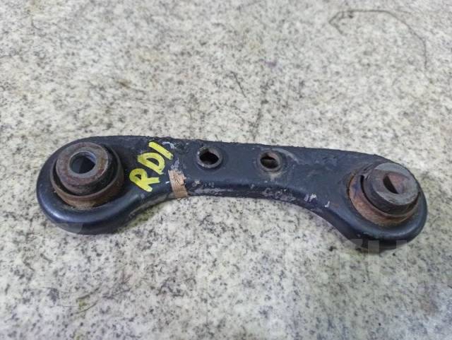 Задний поперечный рычаг honda orthia. Задний рычаг хонда срв 1. Задний рычаг хонда срв 1. Метки на продолбном рычаге срв1. Задний рычаг хонда срв рд1.