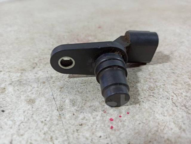 Датчик положения коленвала general motors. Датчик коленвала шевроле кобальт. Cobalt kanelval dachik. Датчик коленвала chevrolet cobalt. Daewoo gentra датчик коленвала.