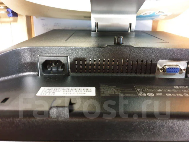 Dell. 17" ����