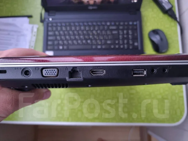 Samsung R530. 15.6", 2,5����, ��� 4 ��, ���� 300���, WiFi: 1, Bluetooth: 1, ����������� �� 4��. ����