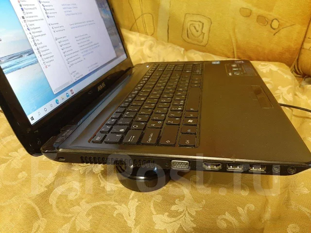 Asus. 15.6", 2,3����, ��� 3072 ��, ���� 320���, WiFi: 1, Bluetooth: 1, ����������� �� 2��. ����