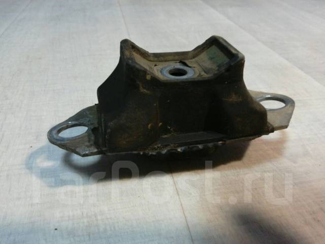 Опора двигателя сандеро 1. 6. Опора двигателя правая рено сандеро. 6001549202 опора двигателя. Правая опора двигателя рено логан 1.
