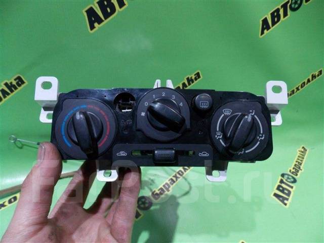 Блок управления климат-контролем Mazda Familia 2000 купить в Иркутске по цене: 1