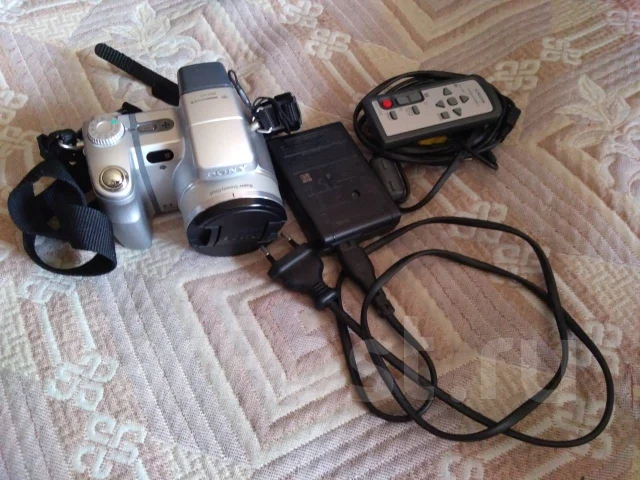 Sony Cyber-shot DSC-H7. 8 - 8.9 ��, ���: 14� � ����� ����