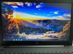 HP 15-bw006ur. 15.6", 1 800����, ��� 4 ��, ���� 500���, WiFi: 1, Bluetooth: 1, ����������� �� 4��. ����