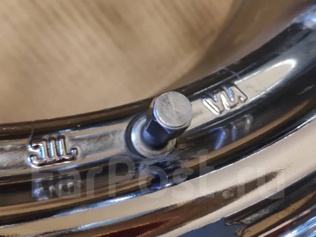 AVS Model T5. 7.5x17", 5x100, ET48 ����