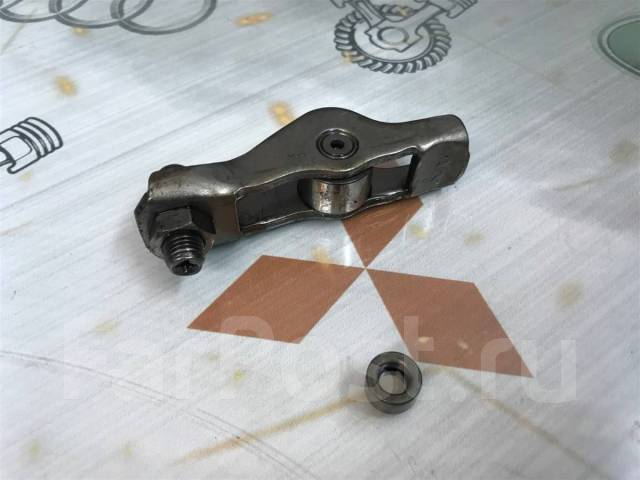 Коромысло рокер volvo d4. 4d56u рокеры. Шайба коромысла 4d56. D4bh рокера. Рокер 4d56.