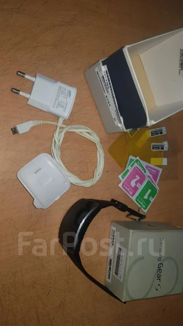 Samsung Gear. GPS, SIM-�����, IP67 ����