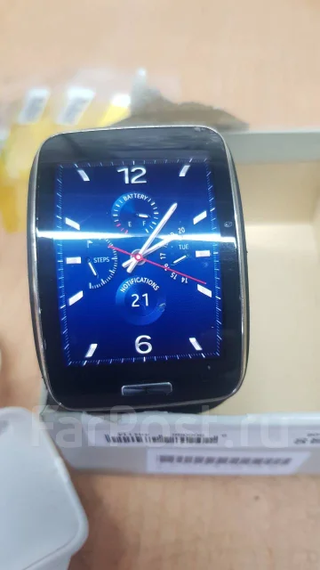 Samsung Gear. GPS, SIM-�����, IP67 ����