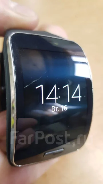 Samsung Gear. GPS, SIM-�����, IP67 ����