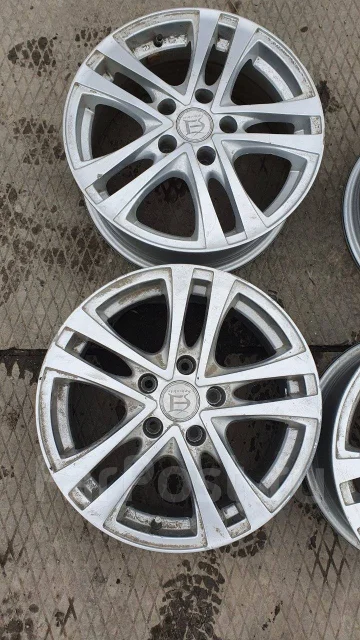 4 Racing. x16", 5x114.3 ����