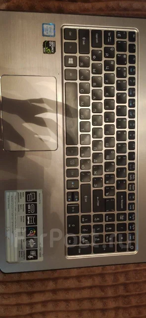 Acer Aspire F5. 15.6", 2,8����, ��� 8 ��, ���� 1 000���, WiFi: 1, Bluetooth: 1, ����������� �� 6��. ����