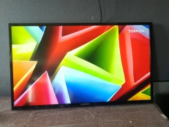 Thomson T48D17SF. LED ����