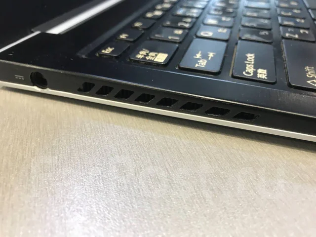 Fujitsu LifeBook U772. 13.3", 1,9����, ��� 2048 ��, ���� 80���, WiFi: 1, Bluetooth: 1, ����������� �� 2��. ����