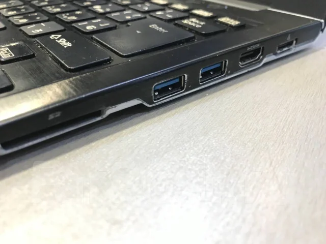 Fujitsu LifeBook U772. 13.3", 1,9����, ��� 2048 ��, ���� 80���, WiFi: 1, Bluetooth: 1, ����������� �� 2��. ����