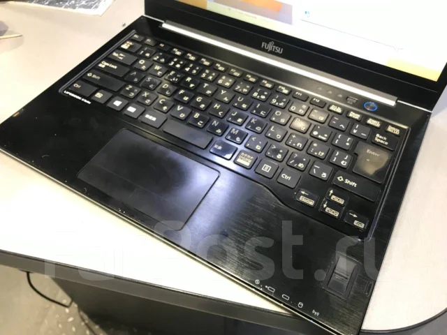 Fujitsu LifeBook U772. 13.3", 1,9����, ��� 2048 ��, ���� 80���, WiFi: 1, Bluetooth: 1, ����������� �� 2��. ����