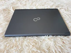 Fujitsu LifeBook T. 13.3", 2,9����, ��� 8 ��, ���� 120���, WiFi, Bluetooth, ����������� �� 4��. ����