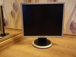 Samsung. 17" ����