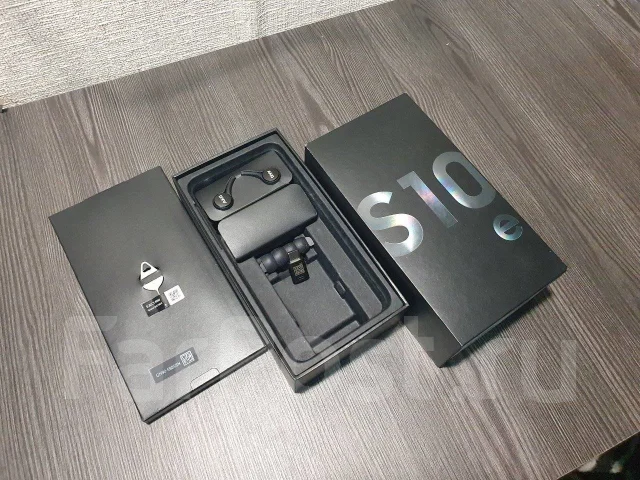 Samsung Galaxy S10e. �/�, ������, 3G, 4G LTE, Dual-SIM, NFC ����