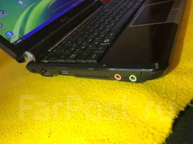 Asus Eee PC. 8.9", 1,6����, ��� 2048 ��, ���� 20���, WiFi: 1, Bluetooth: 1, ����������� �� 2��. ����