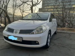 Nissan Tiida Latio. ��������, 1.5, ������, 306 000����. �� ����