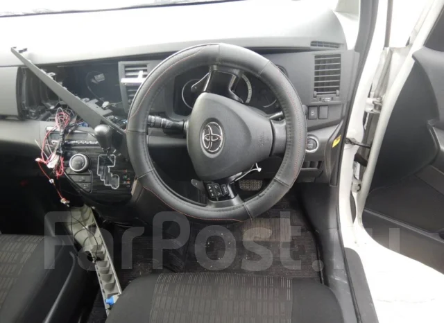 Toyota Isis. 11 ����