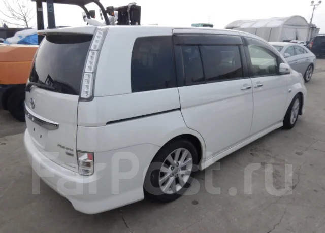 Toyota Isis. 11 ����